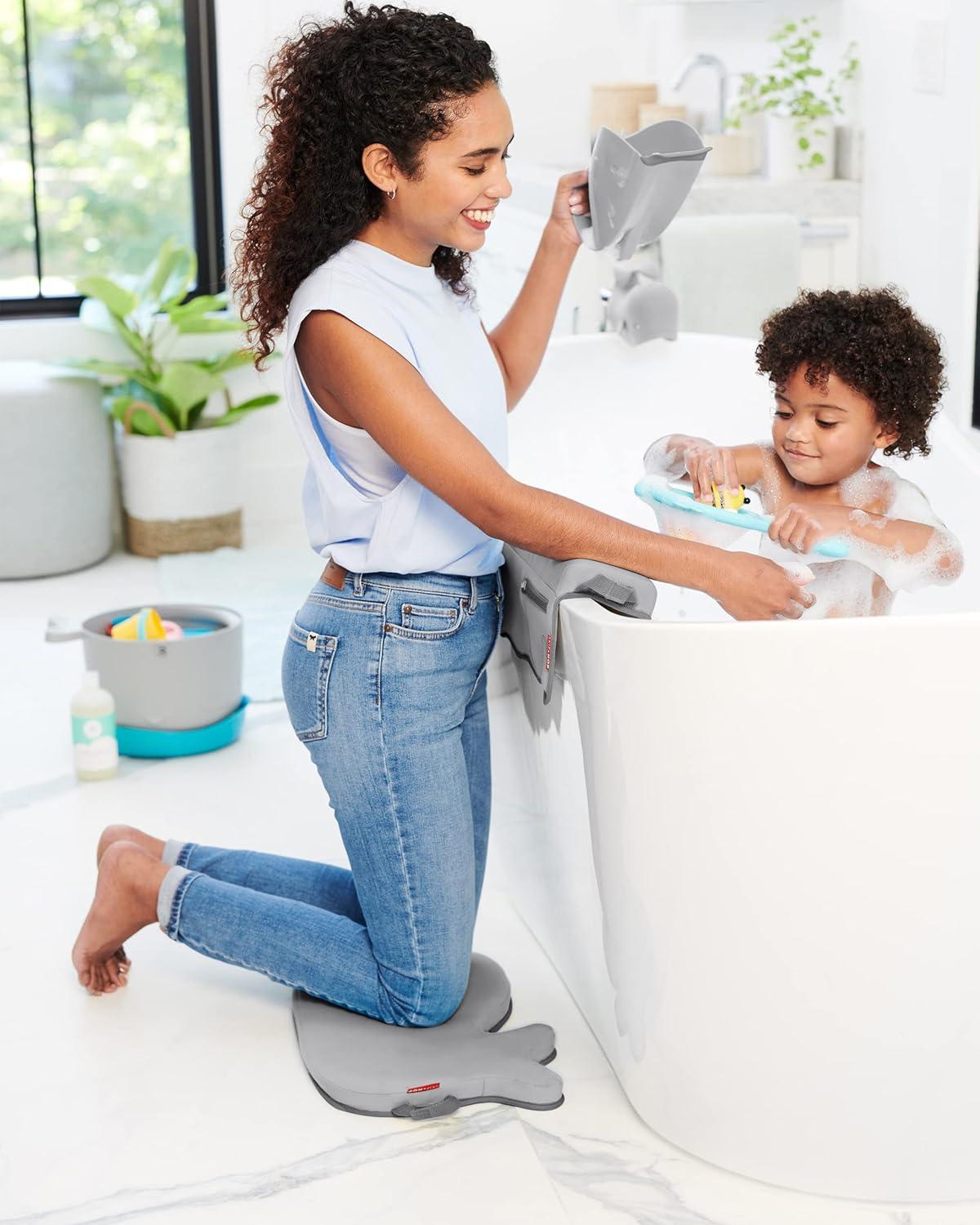 imageSkip Hop Baby Bath Rinse Cup MOBY TearFree Waterfall Rinser Blue Age 0Moby Rinser Grey